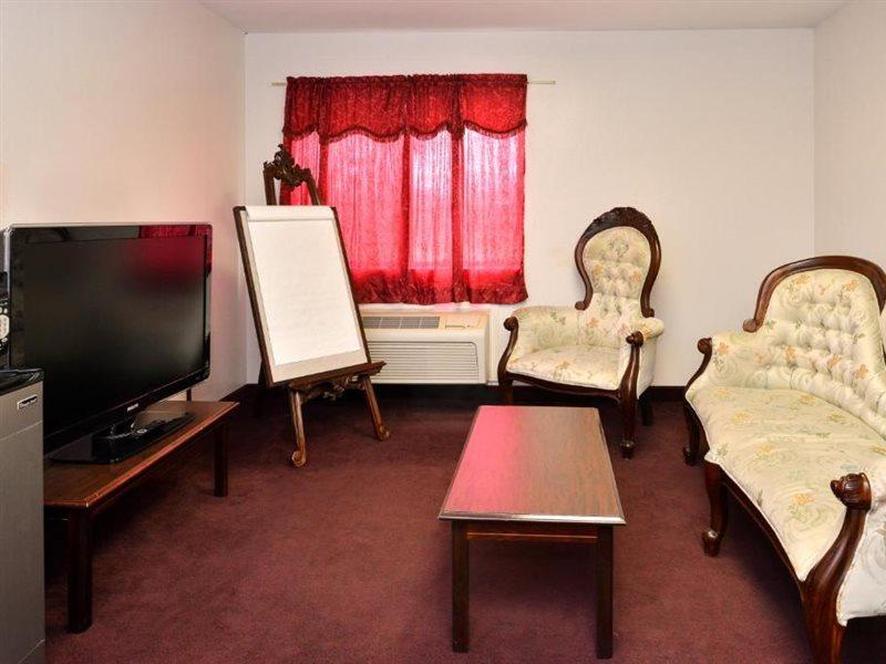 Americas Best Value Inn Somerville Texas Bagian luar foto