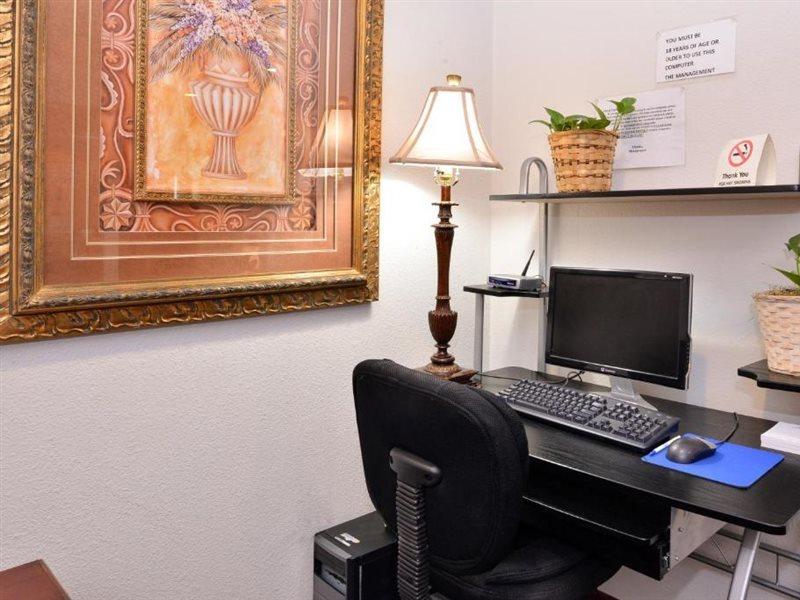 Americas Best Value Inn Somerville Texas Bagian luar foto