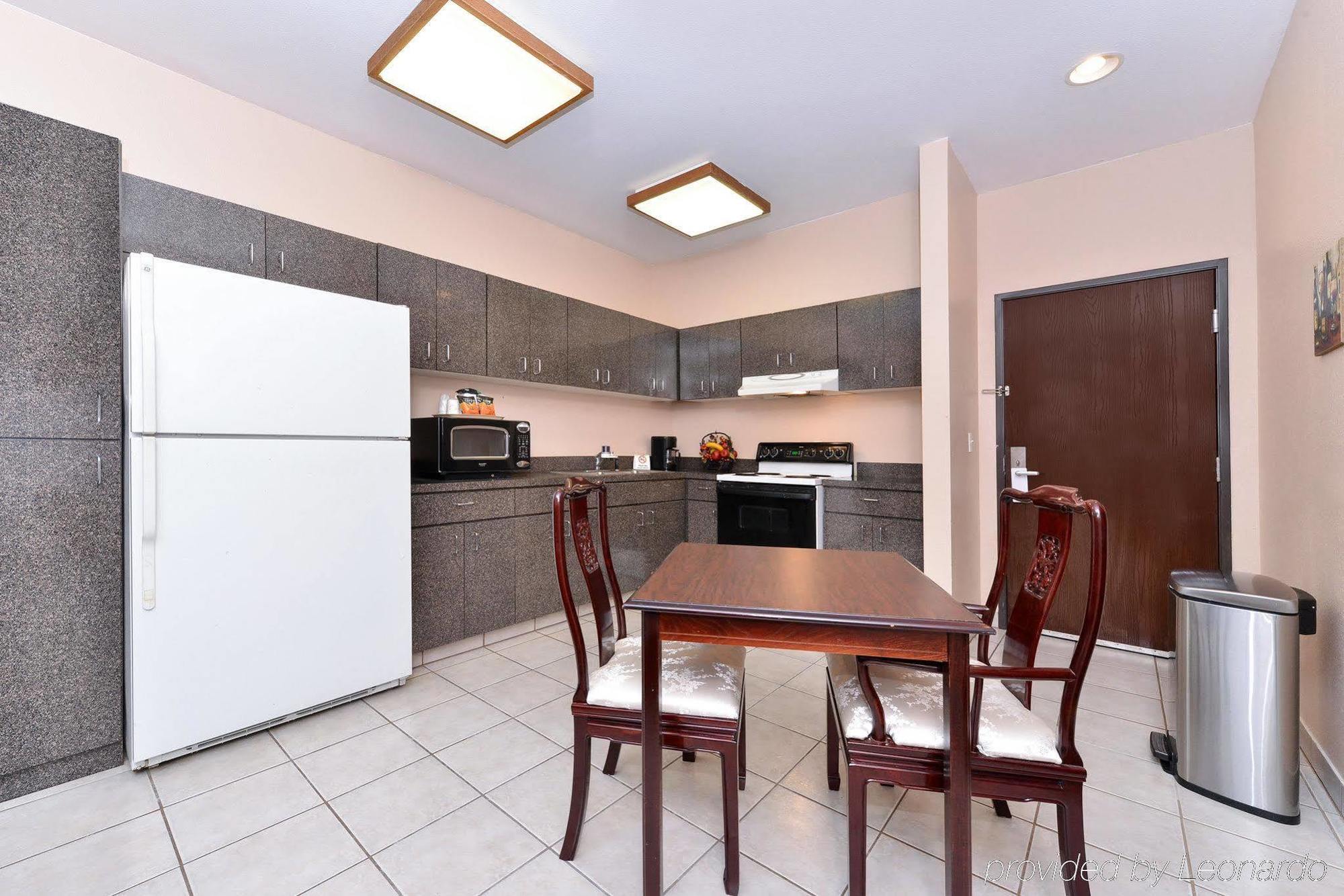 Americas Best Value Inn Somerville Texas Bagian luar foto