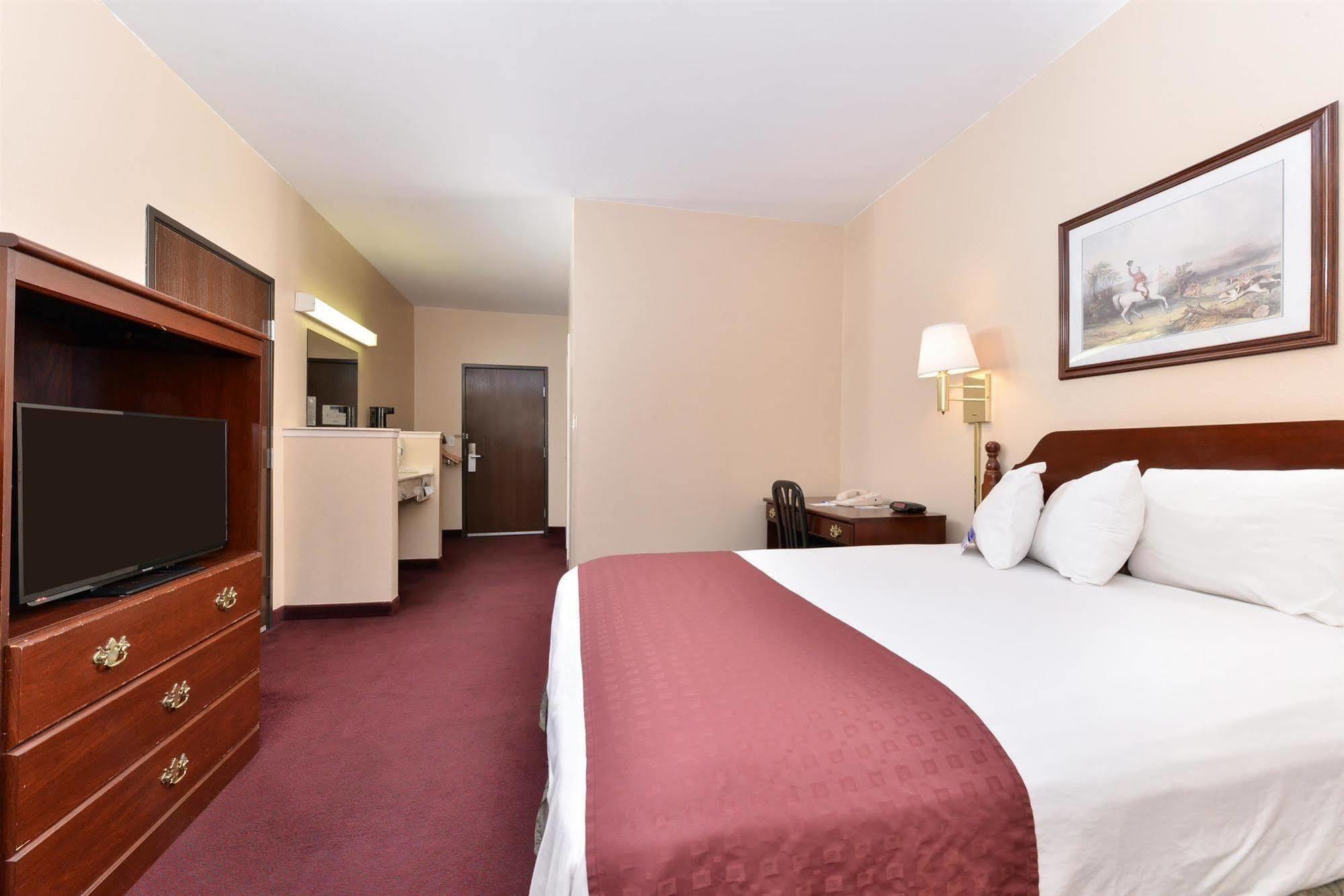 Americas Best Value Inn Somerville Texas Bagian luar foto