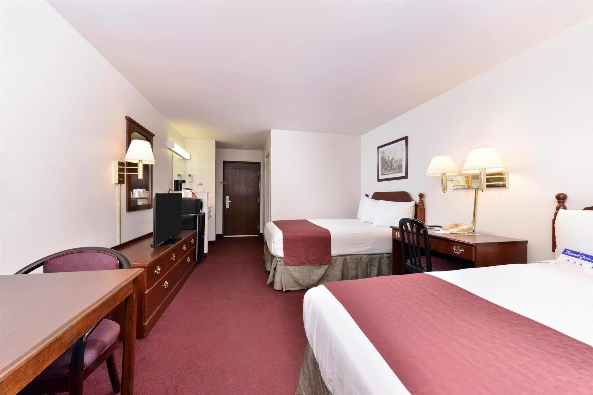 Americas Best Value Inn Somerville Texas Bagian luar foto