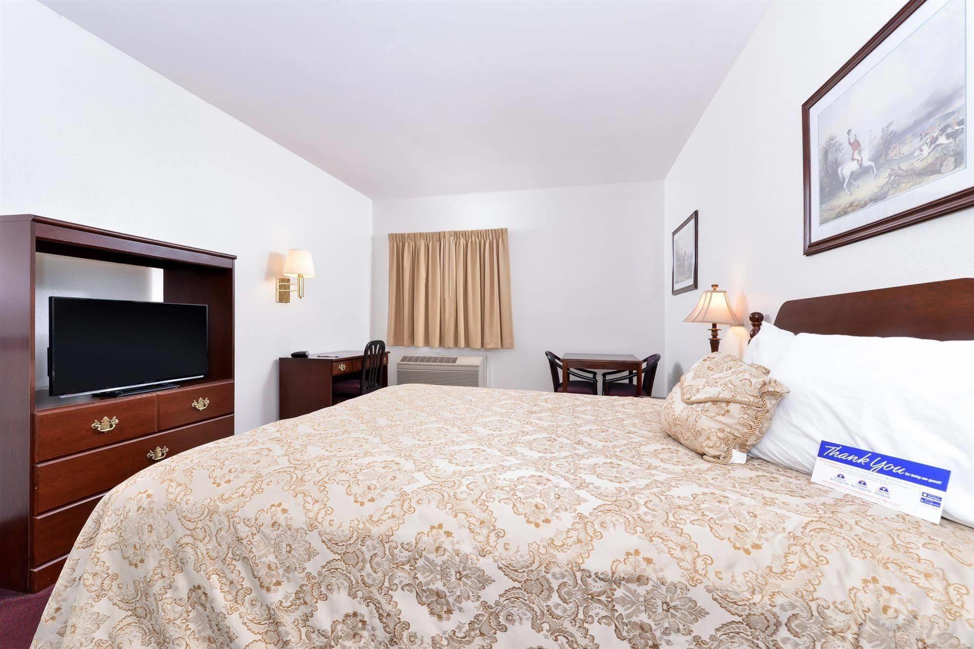 Americas Best Value Inn Somerville Texas Bagian luar foto