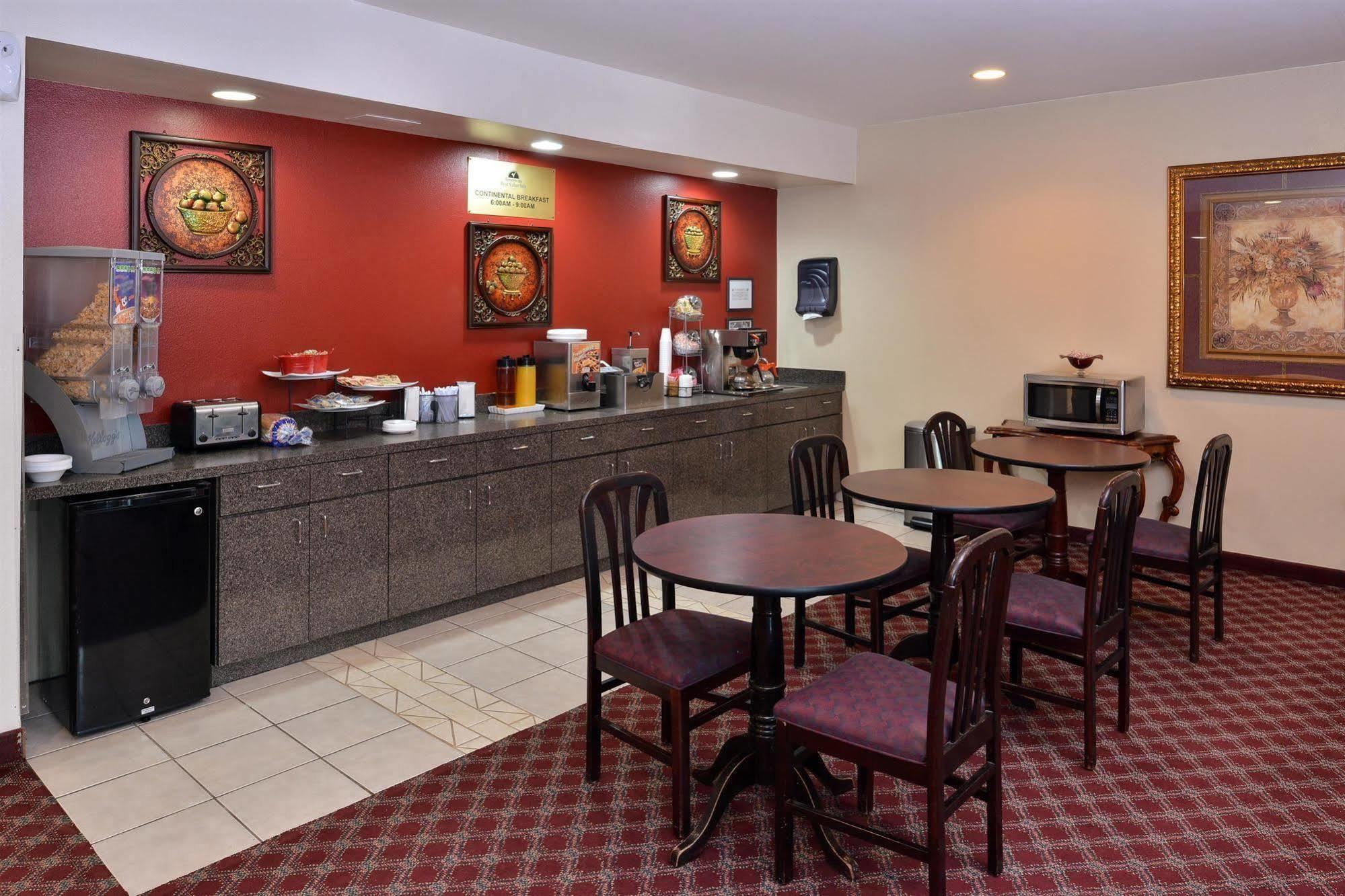Americas Best Value Inn Somerville Texas Bagian luar foto