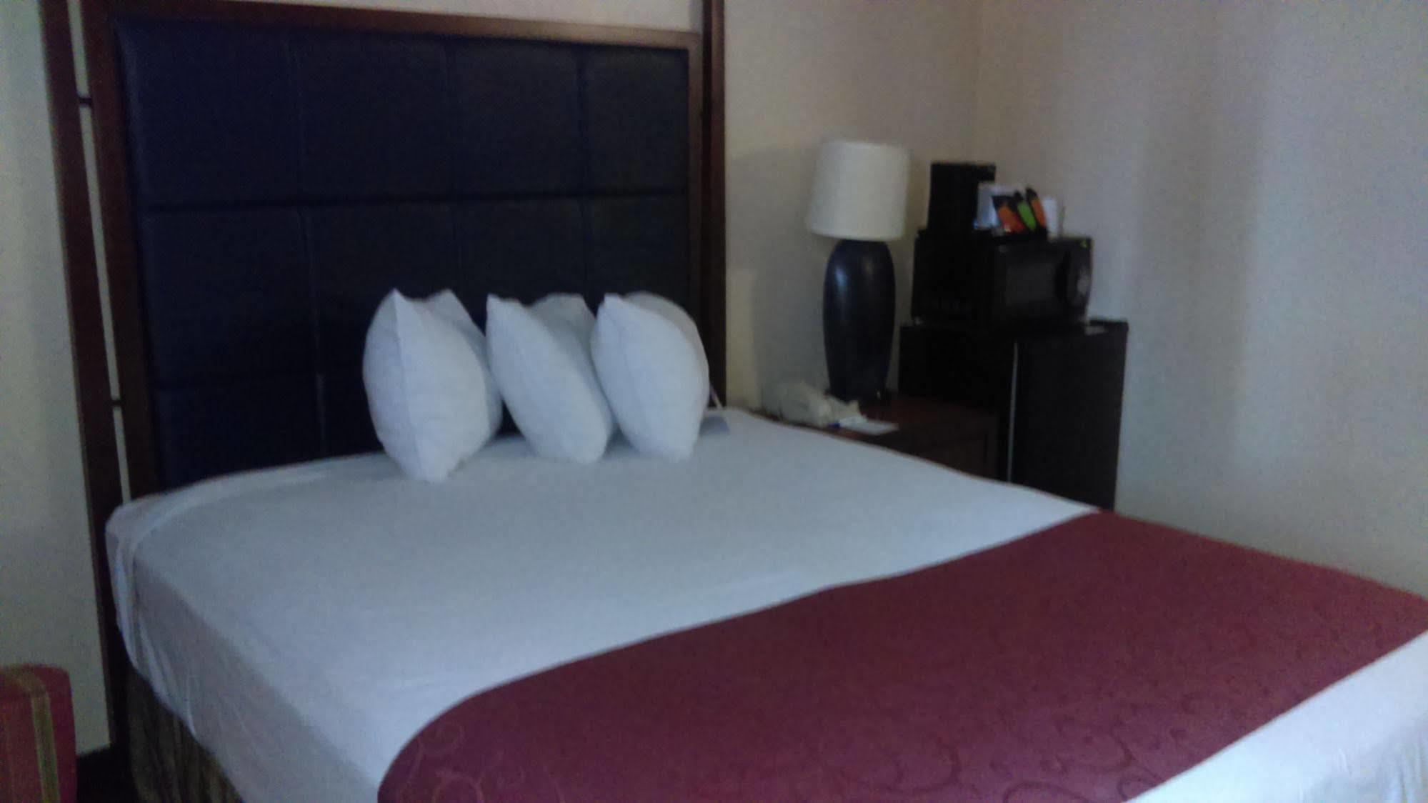 Americas Best Value Inn Somerville Texas Bagian luar foto