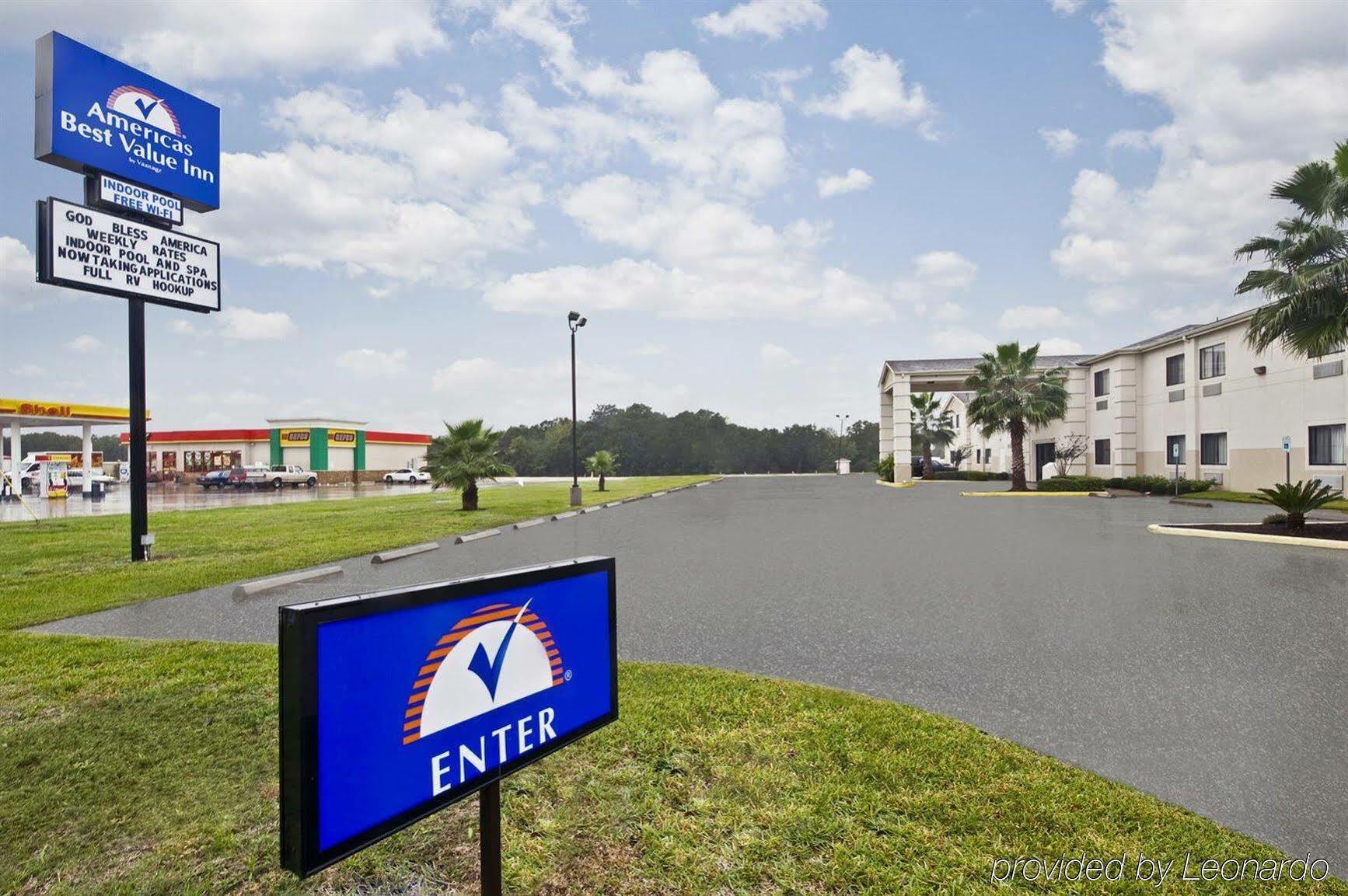 Americas Best Value Inn Somerville Texas Bagian luar foto